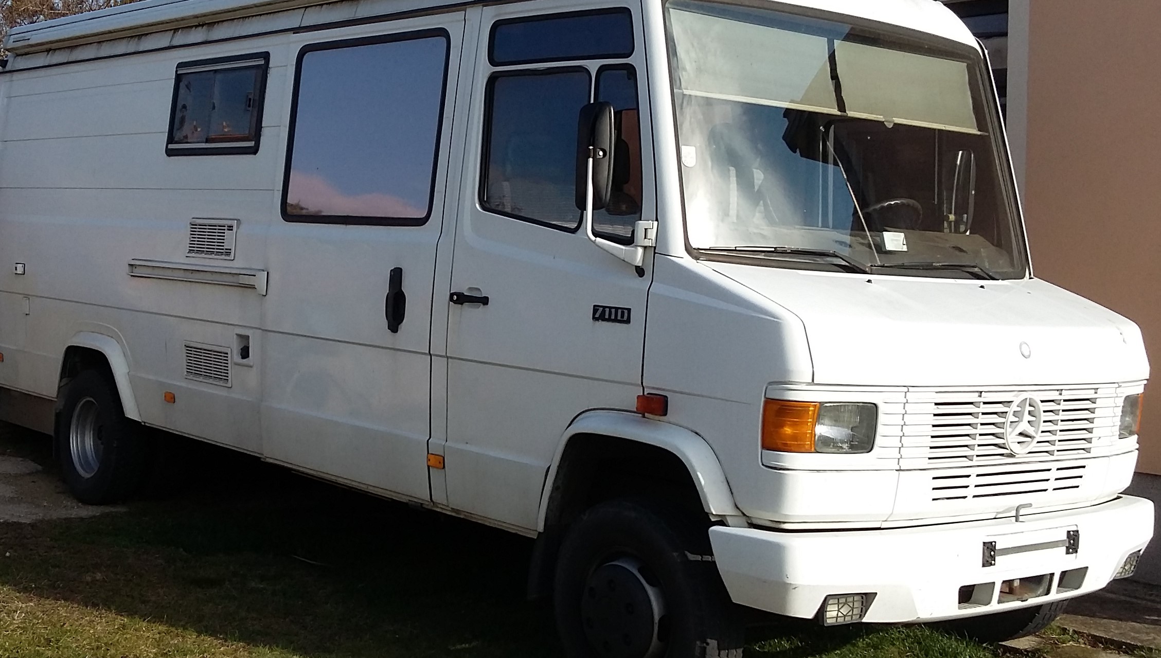 Mercedes-Benz 711D - � 5500